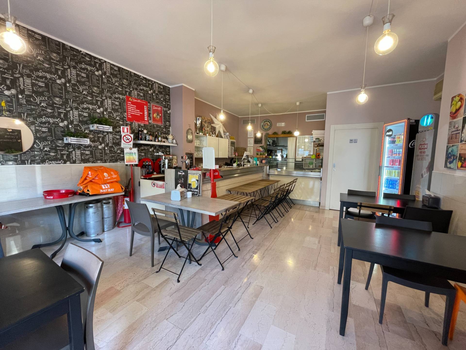 Locale commerciale in vendita a Spoltore