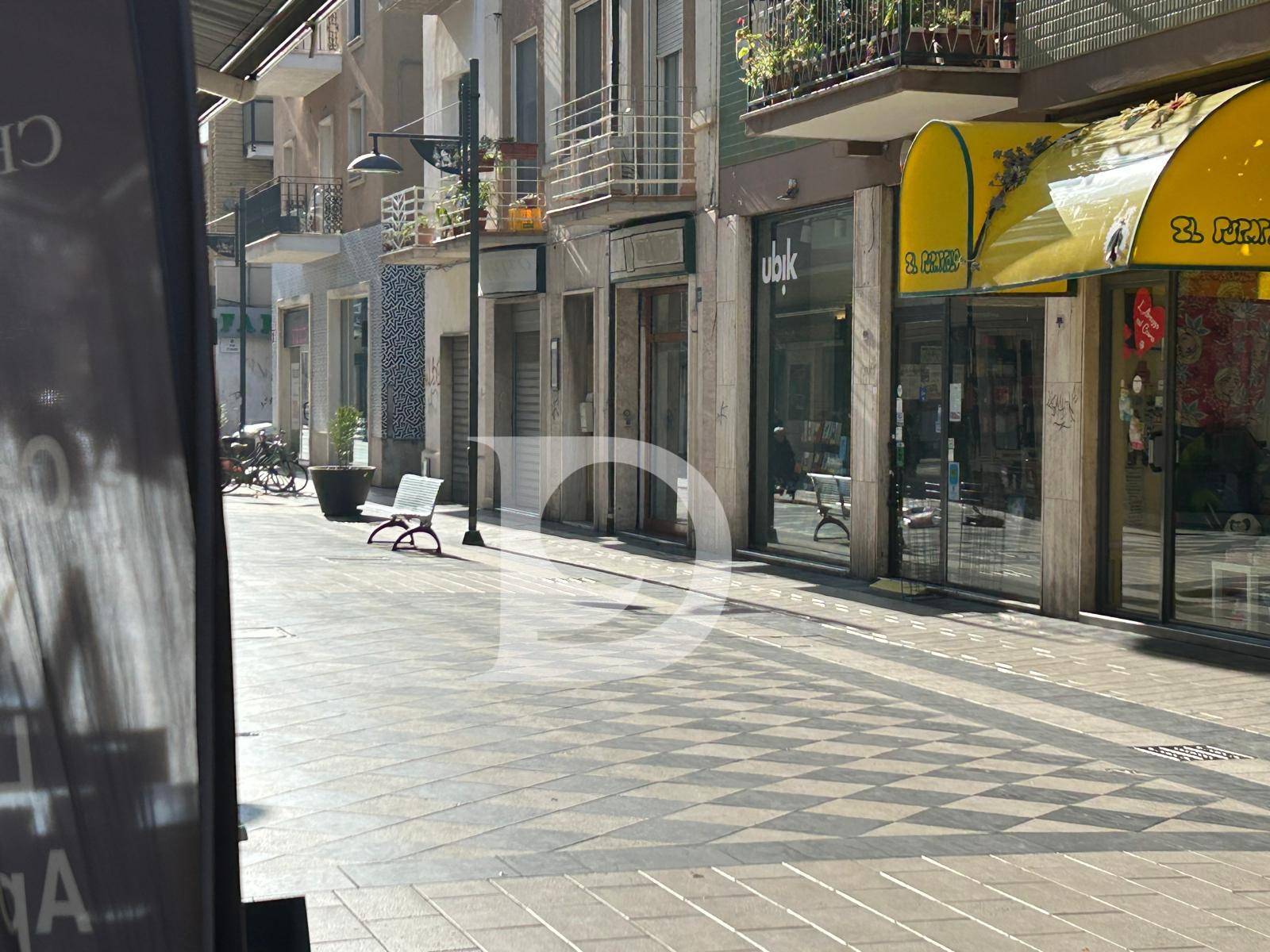 Locale commerciale in vendita a Pescara, Centro