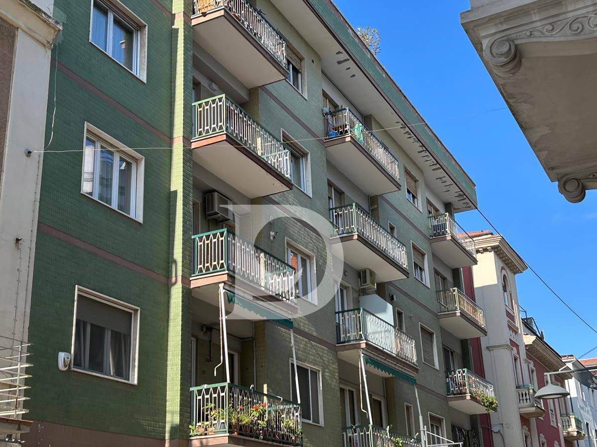 Locale commerciale in vendita a Pescara, Centro