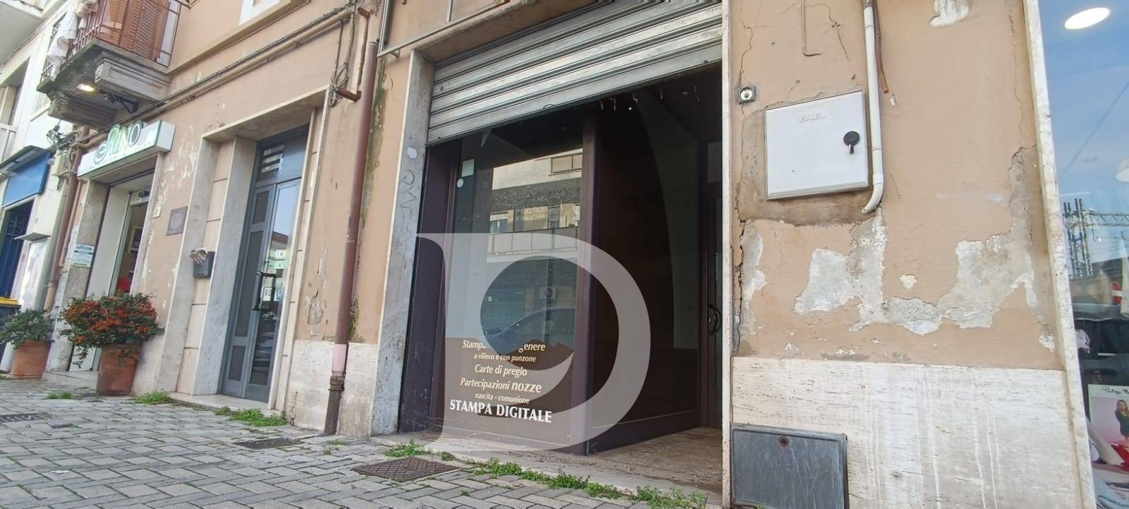 Locale commerciale in vendita a Pescara, Porta Nuova