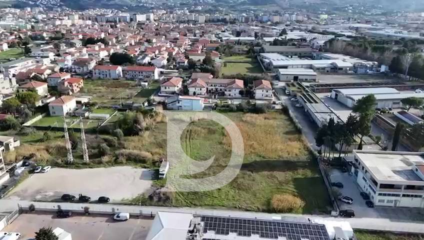 Terreno edificabile in vendita a Pescara, Zona Tiburtina