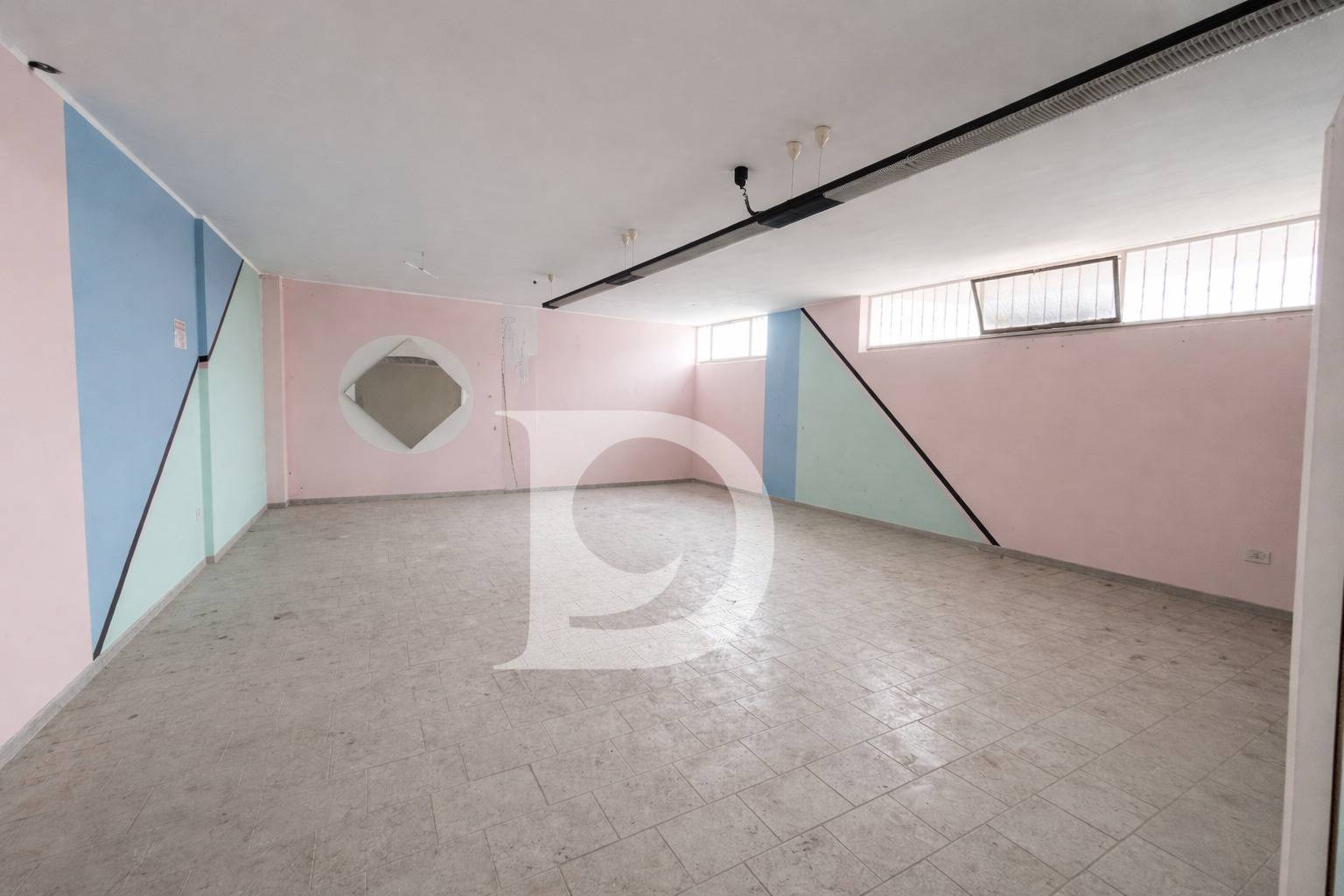 Locale commerciale in vendita a Montesilvano