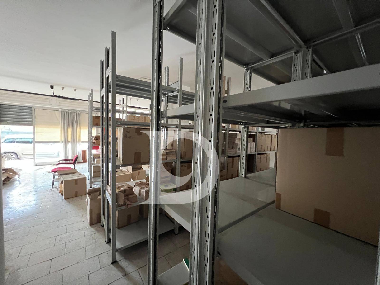 Locale commerciale in vendita a Montesilvano