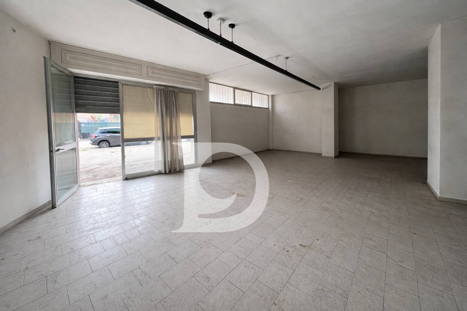 Locale commerciale in vendita a Montesilvano