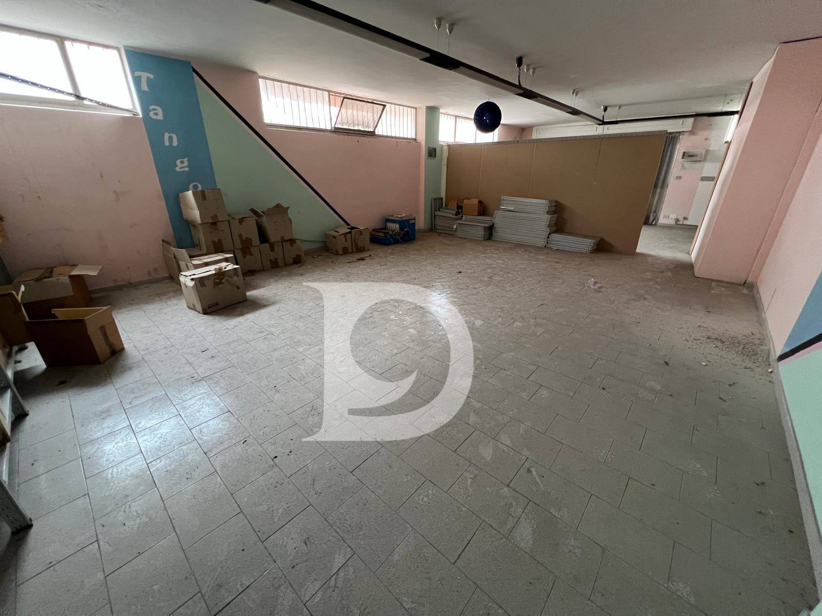 Locale commerciale in vendita a Montesilvano