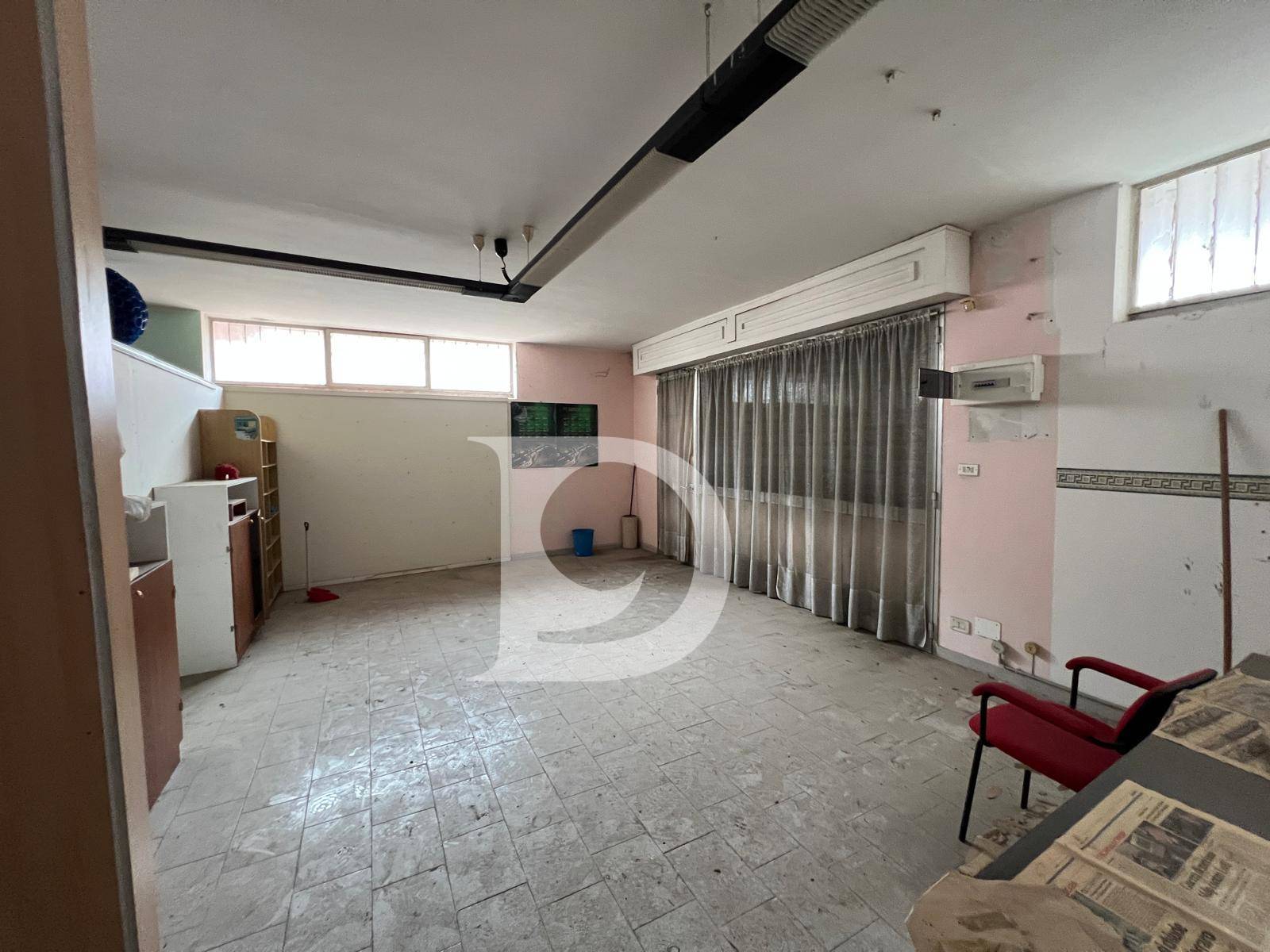 Locale commerciale in vendita a Montesilvano