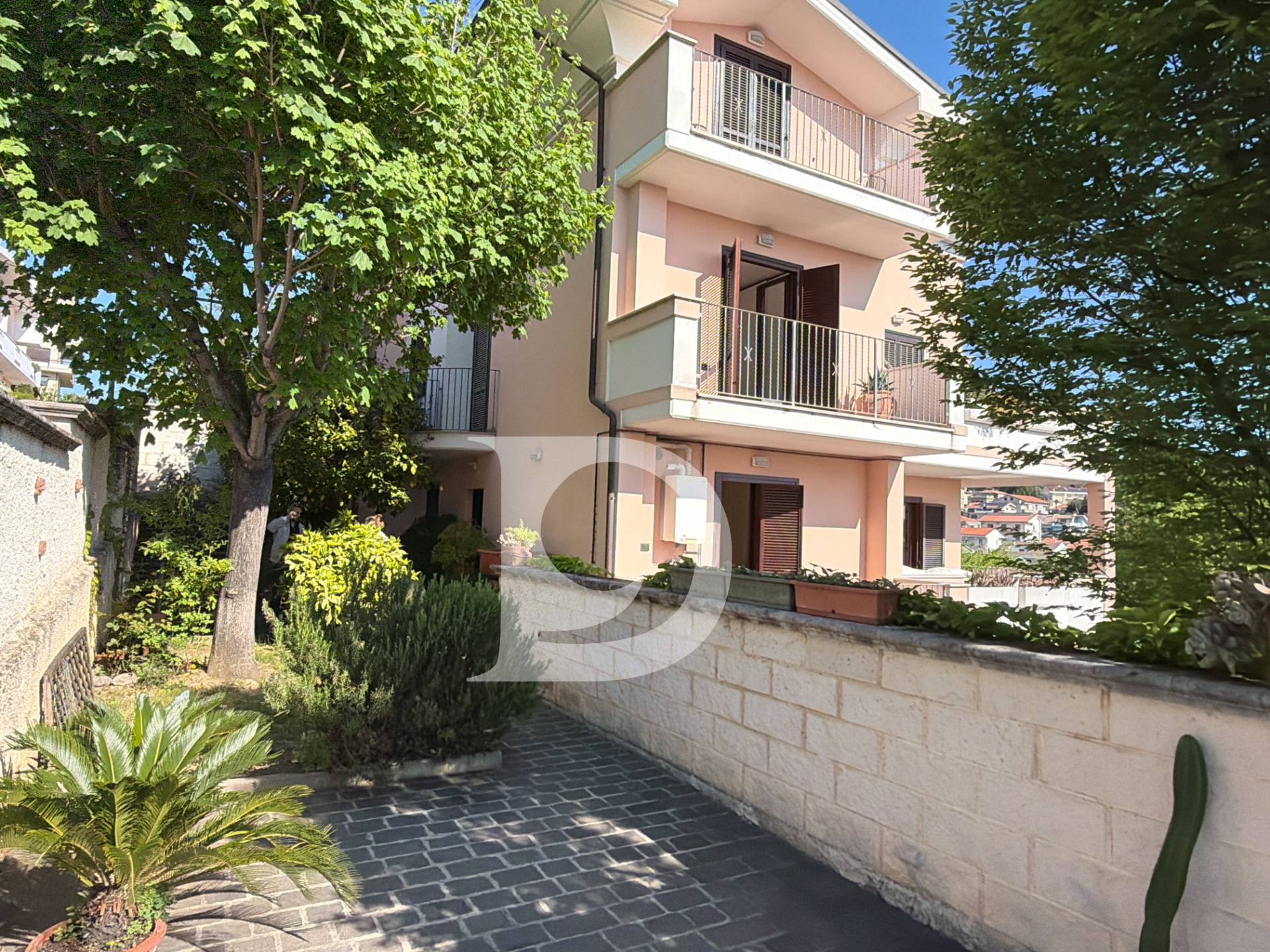 Porzione di casa in vendita a Pescara, Zona Colli