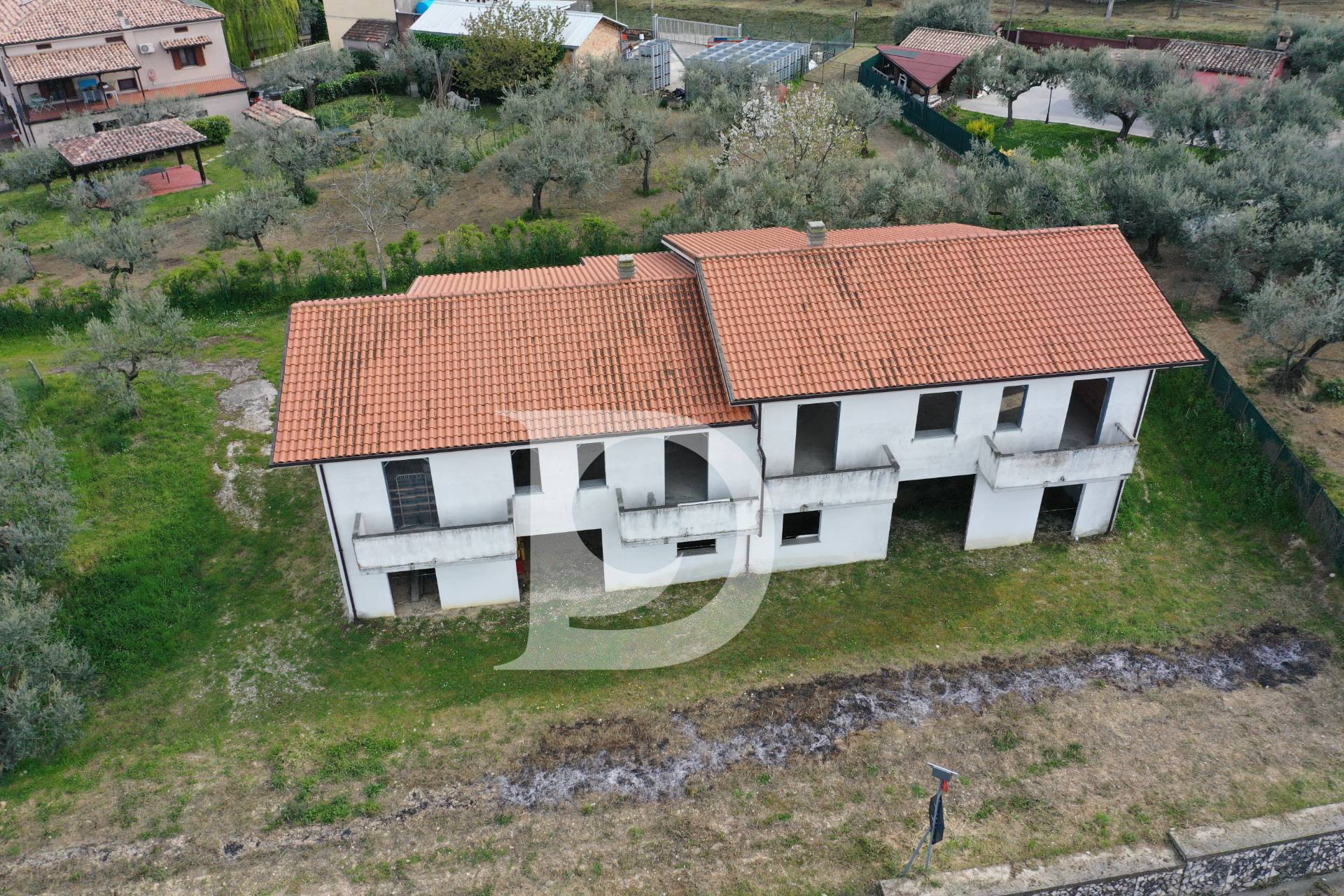 Fabbricato in costruzione in vendita a Loreto Aprutino