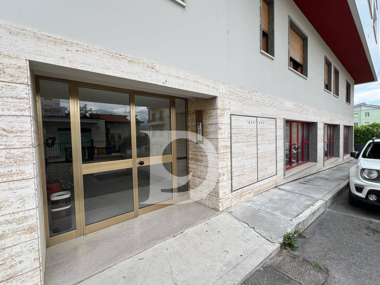 Locale commerciale in vendita a Penne