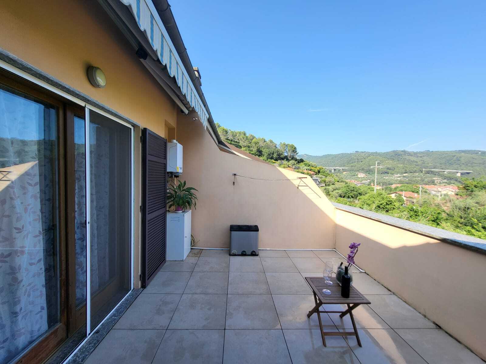 Trilocale con giardino a Andora