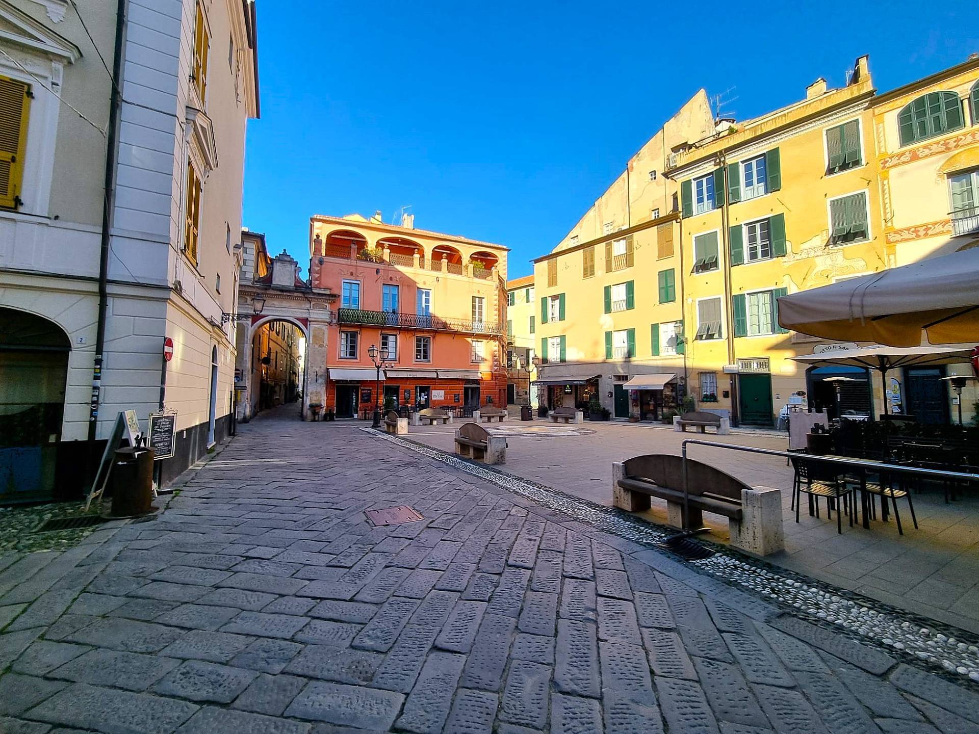 Appartamento in vendita a Finale Ligure, Finalborgo