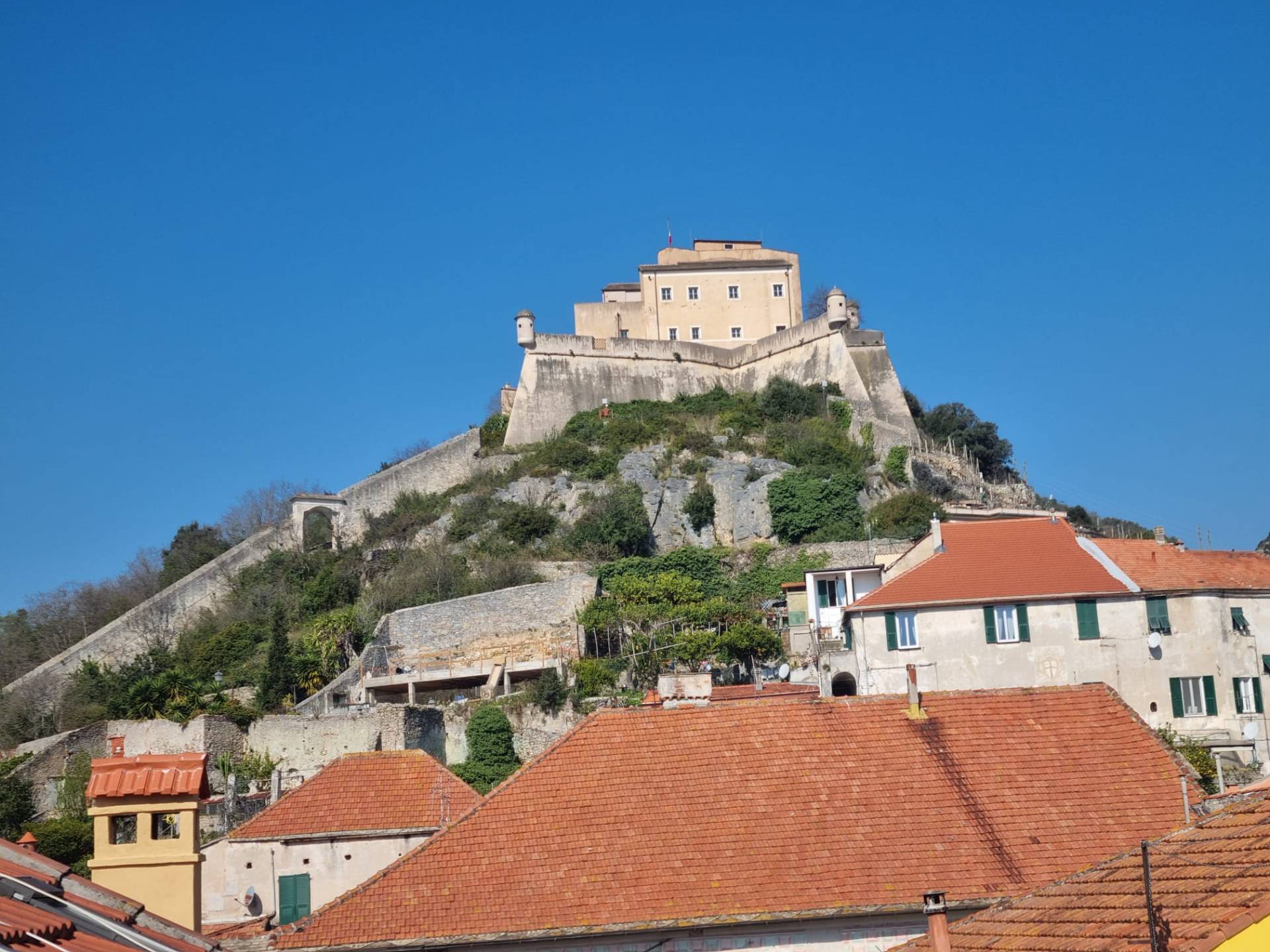 Appartamento in vendita a Finale Ligure, Finalborgo