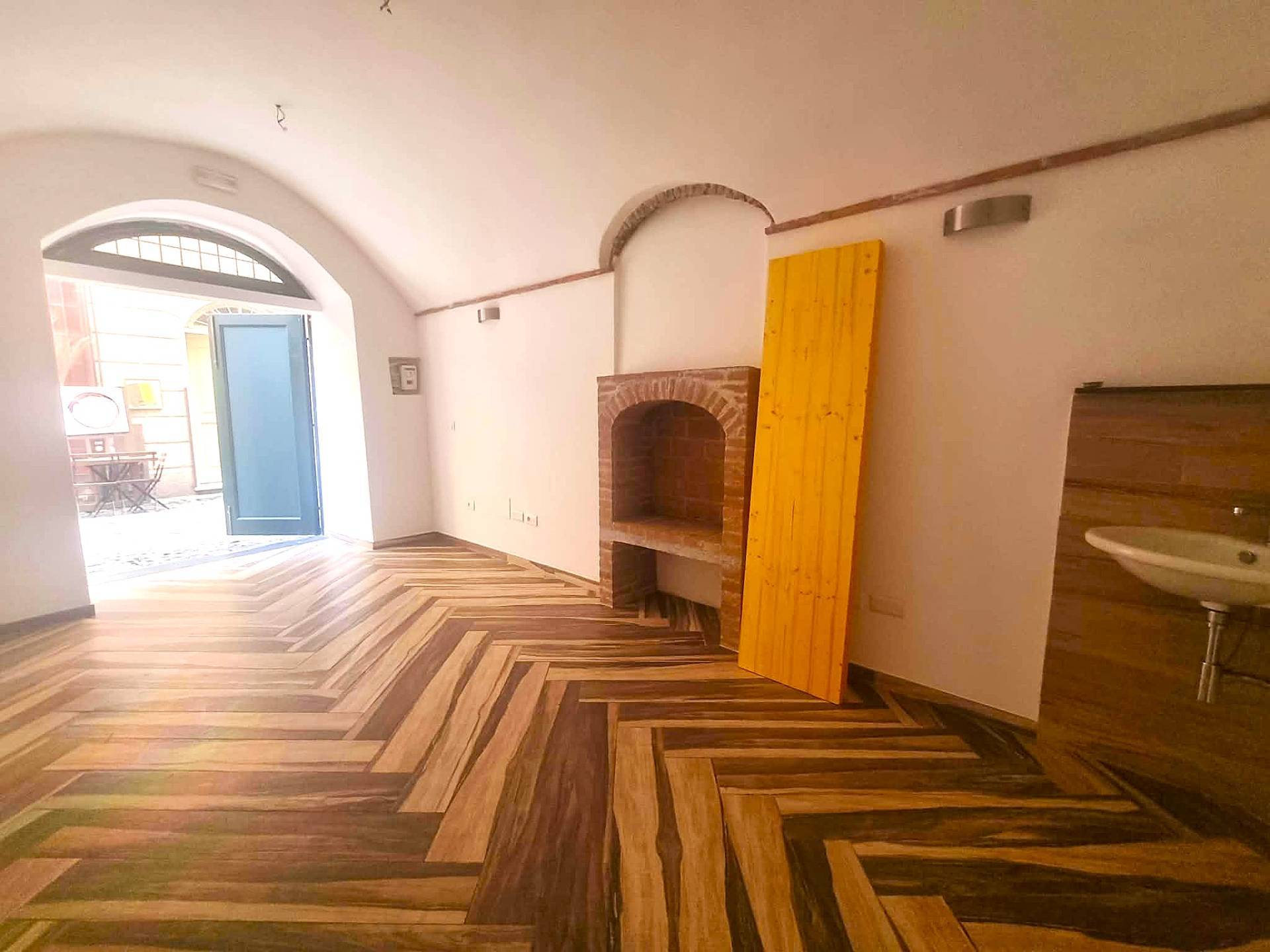 Magazzino in vendita a Finale Ligure