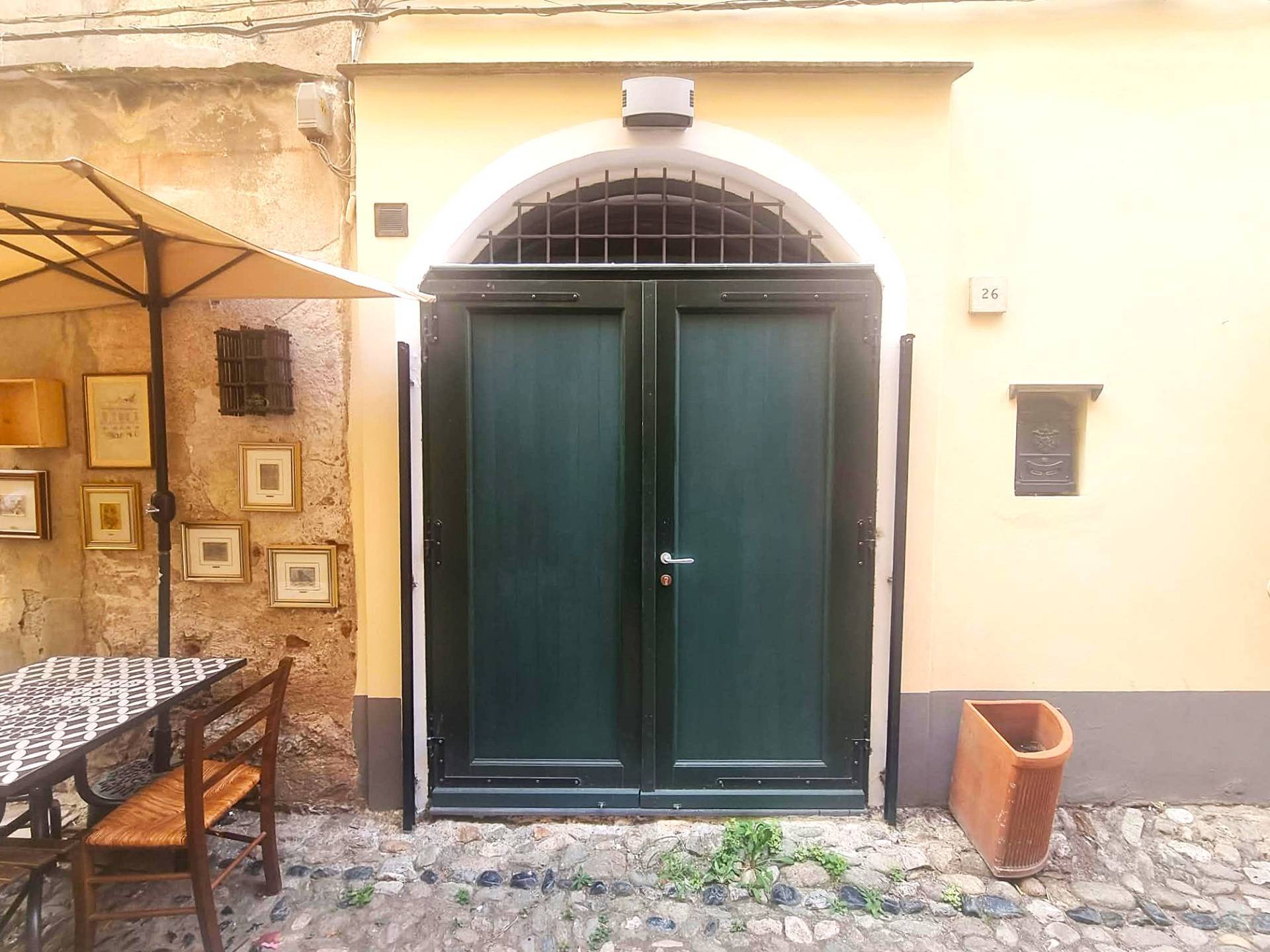 Magazzino in vendita a Finale Ligure