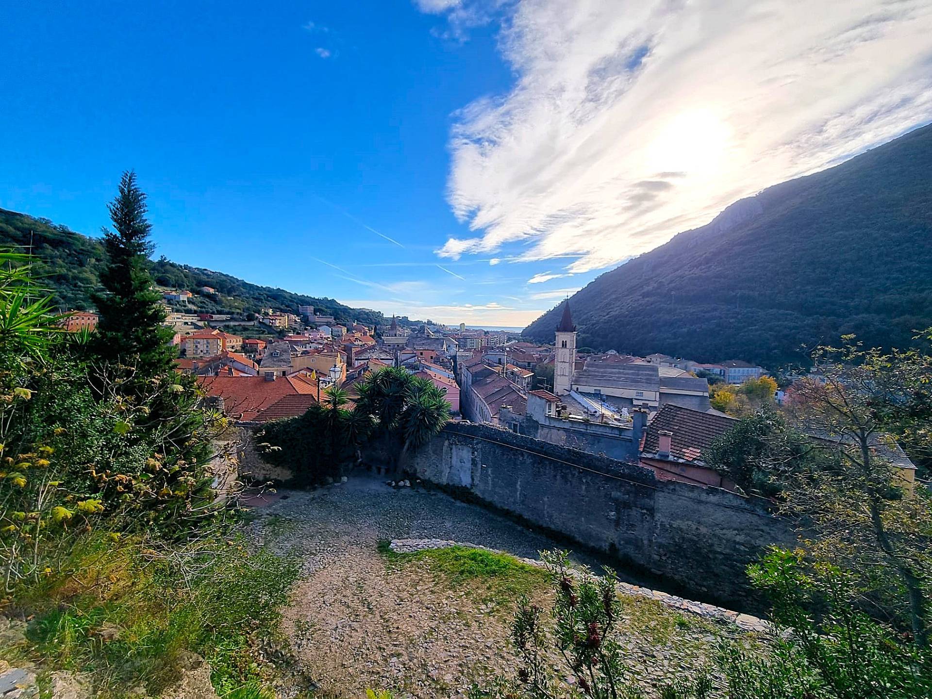 Locale commerciale in vendita a Finale Ligure, Finalborgo