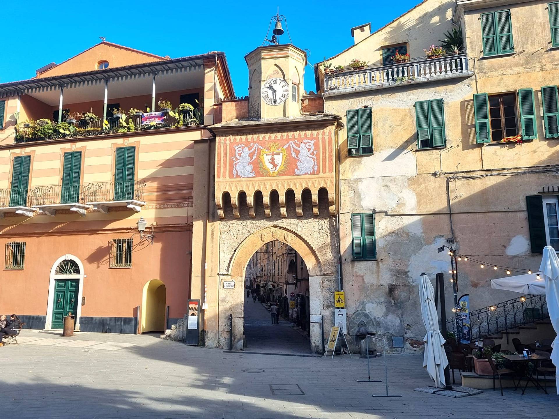 Locale commerciale in vendita a Finale Ligure, Finalborgo
