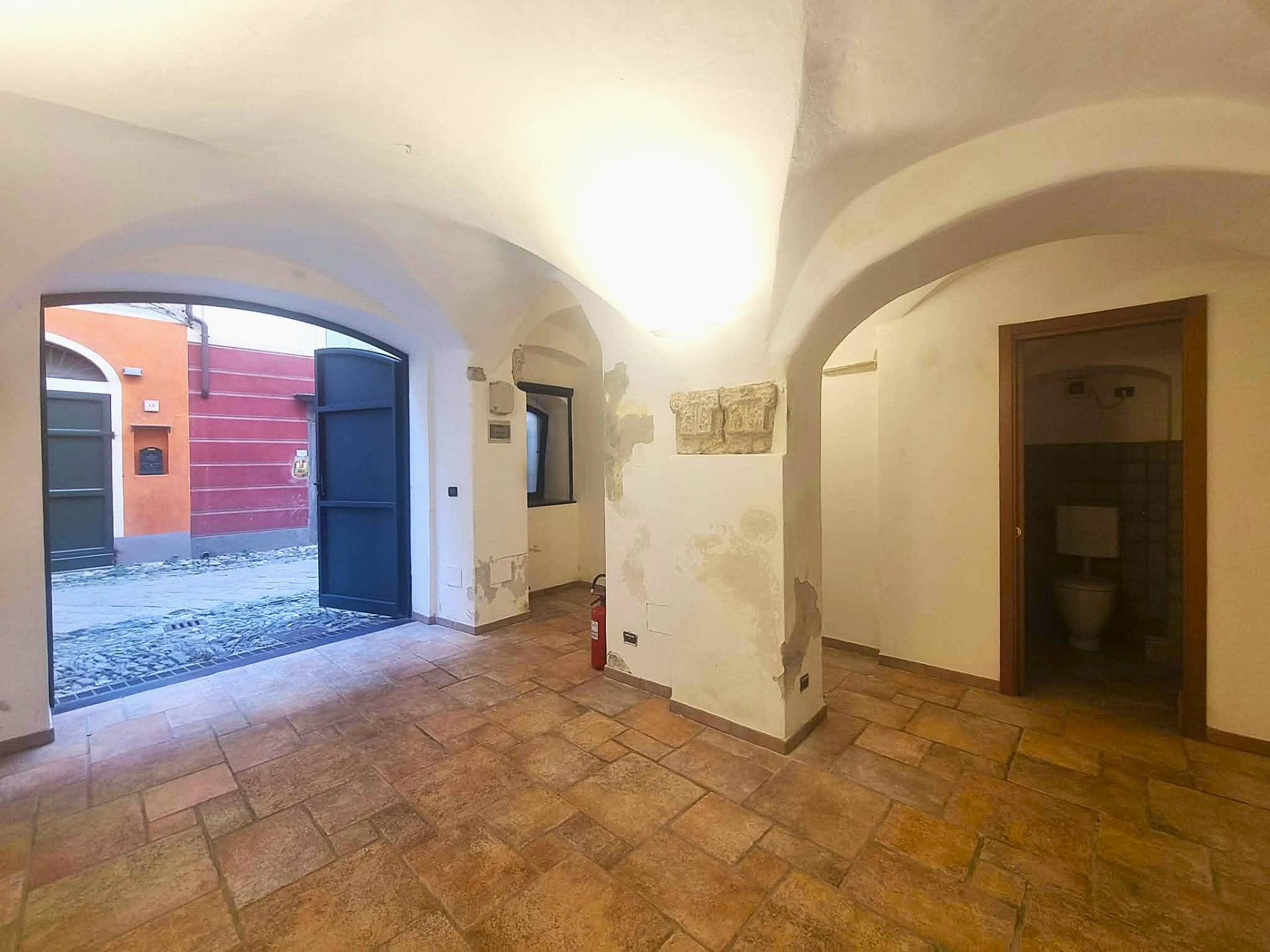 Magazzino in vendita a Finale Ligure, Finalborgo