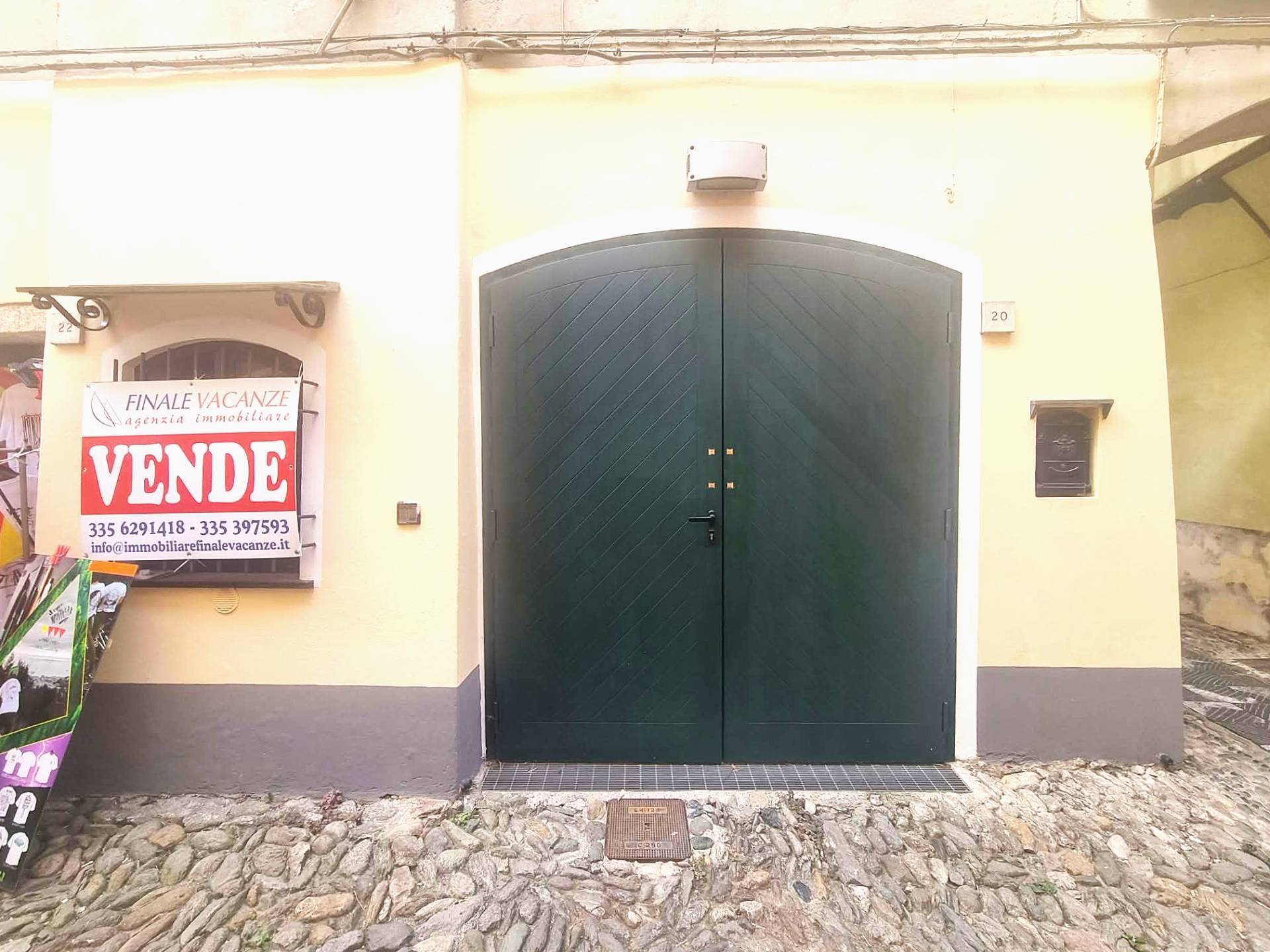 Magazzino in vendita a Finale Ligure, Finalborgo
