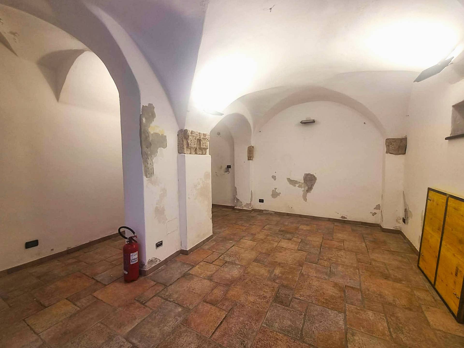 Magazzino in vendita a Finale Ligure, Finalborgo