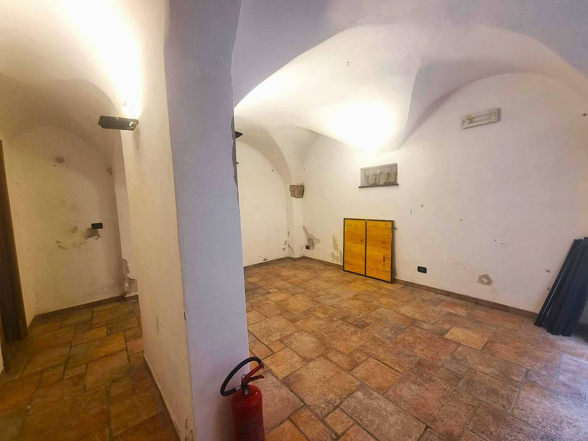 Magazzino in vendita a Finale Ligure, Finalborgo
