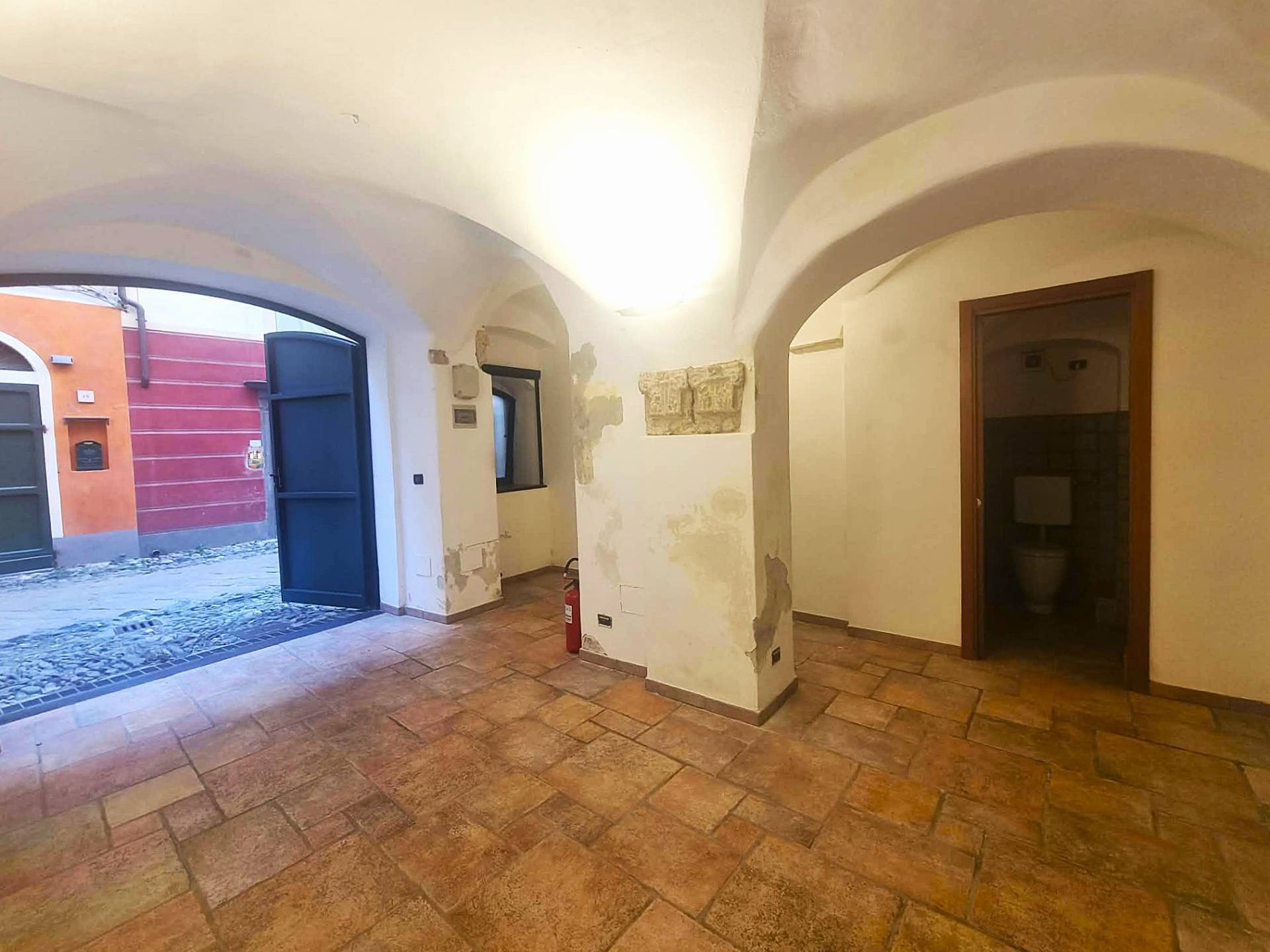 Magazzino in vendita a Finale Ligure, Finalborgo