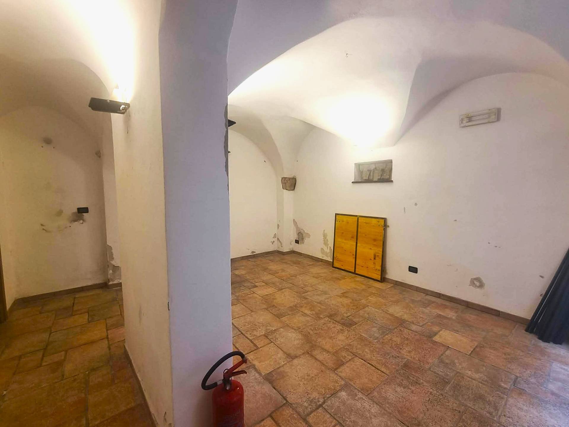 Magazzino in vendita a Finale Ligure, Finalborgo