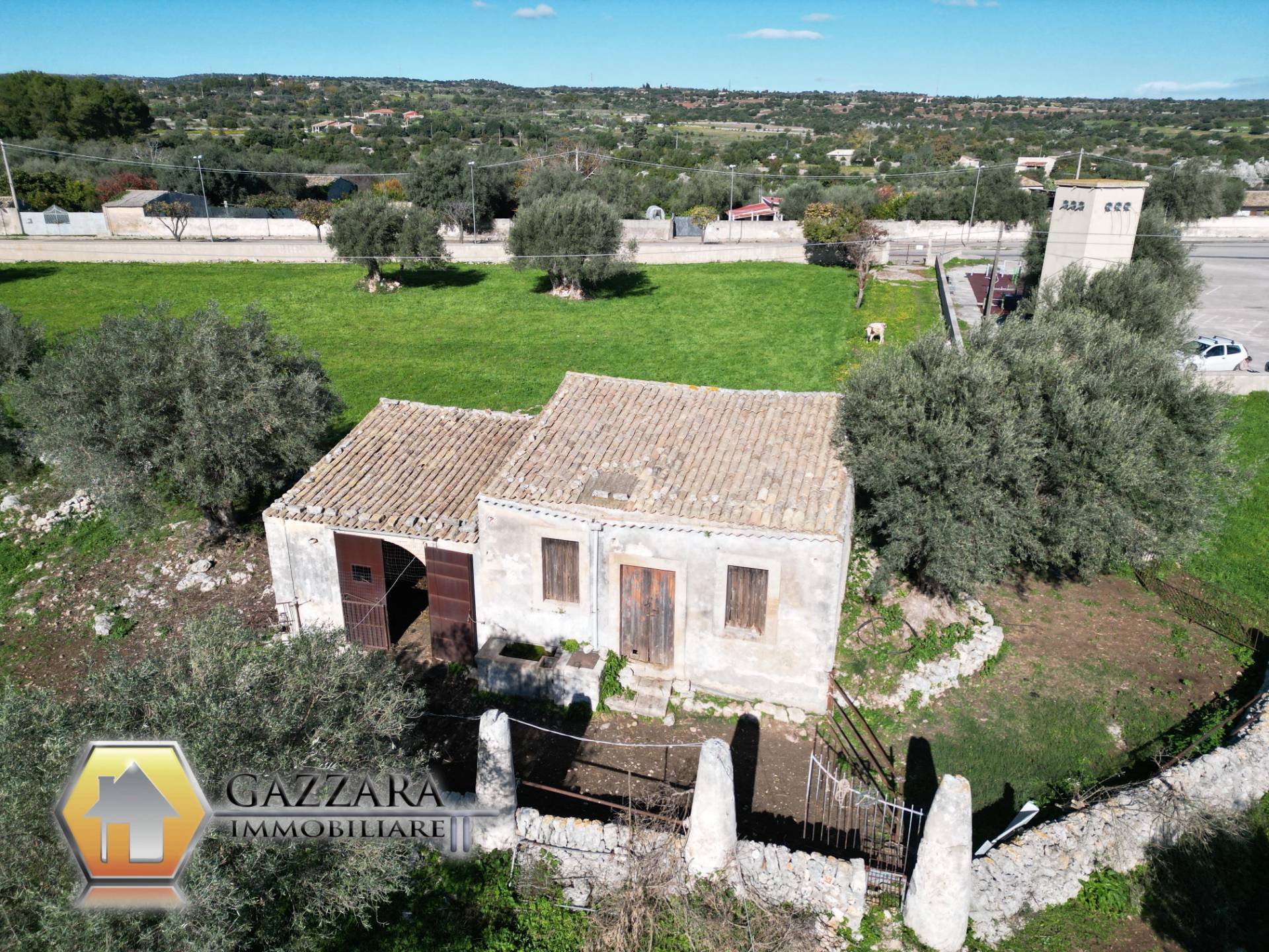 Rustico con terreno in vendita a Canicattini Bagni, C.da Pignati