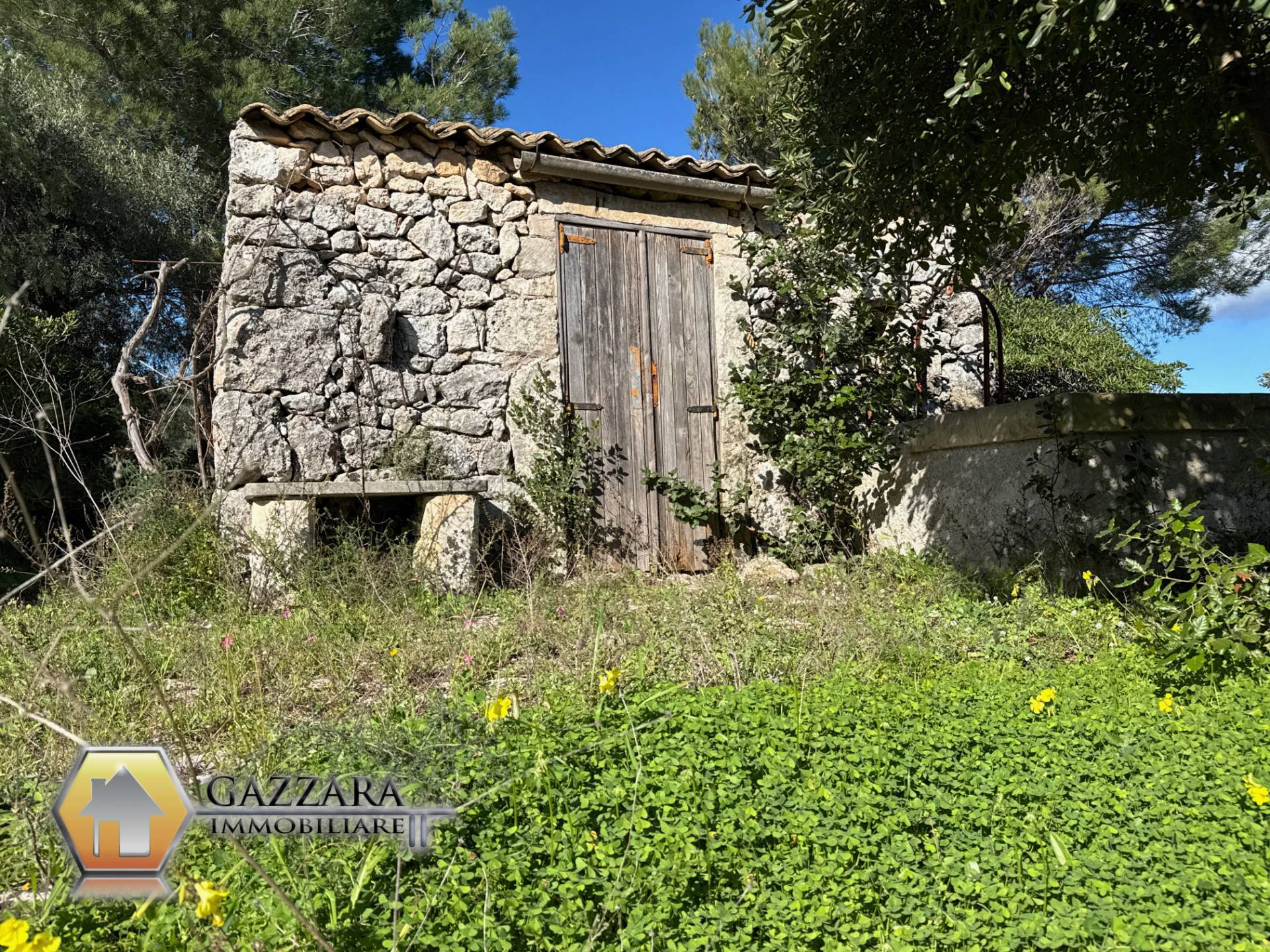 Rustico con terreno in vendita a Canicattini Bagni, C.da Garofalo