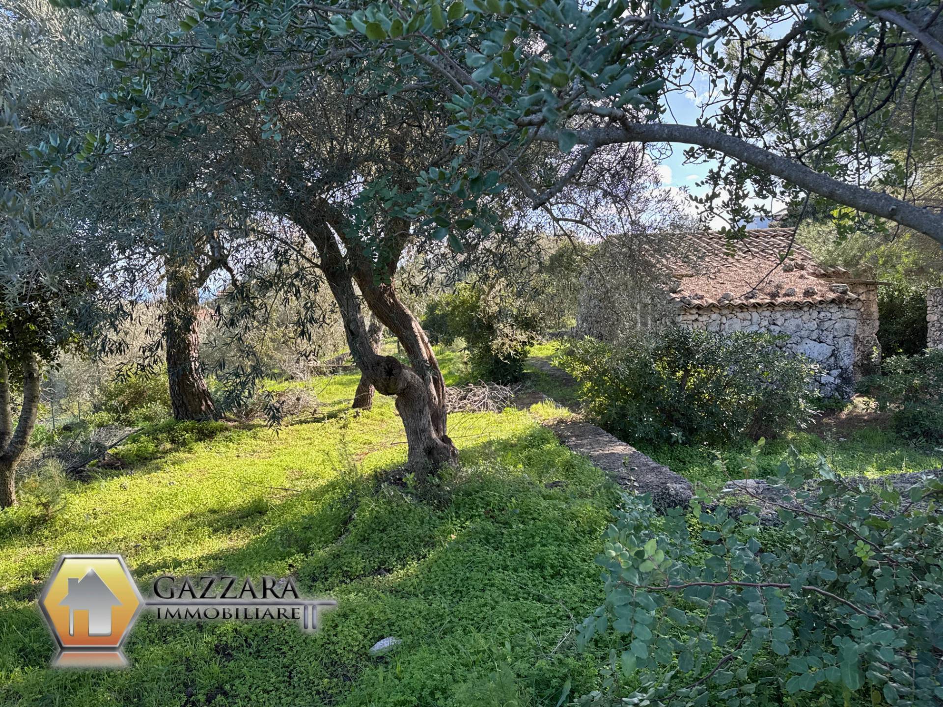 Rustico con terreno in vendita a Canicattini Bagni, C.da Garofalo