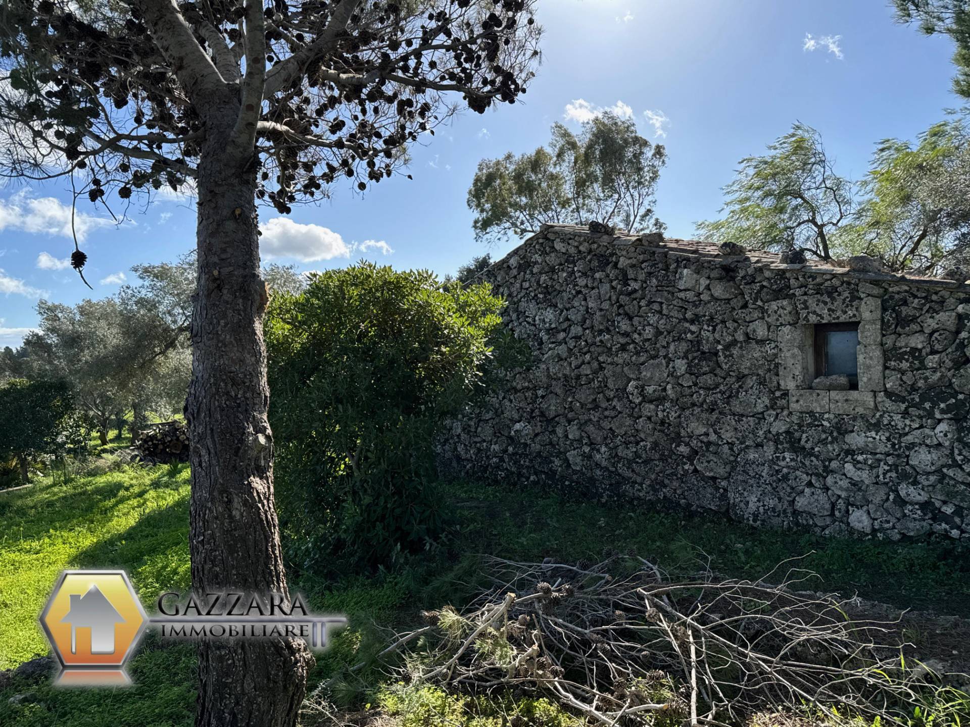 Rustico con terreno in vendita a Canicattini Bagni, C.da Garofalo