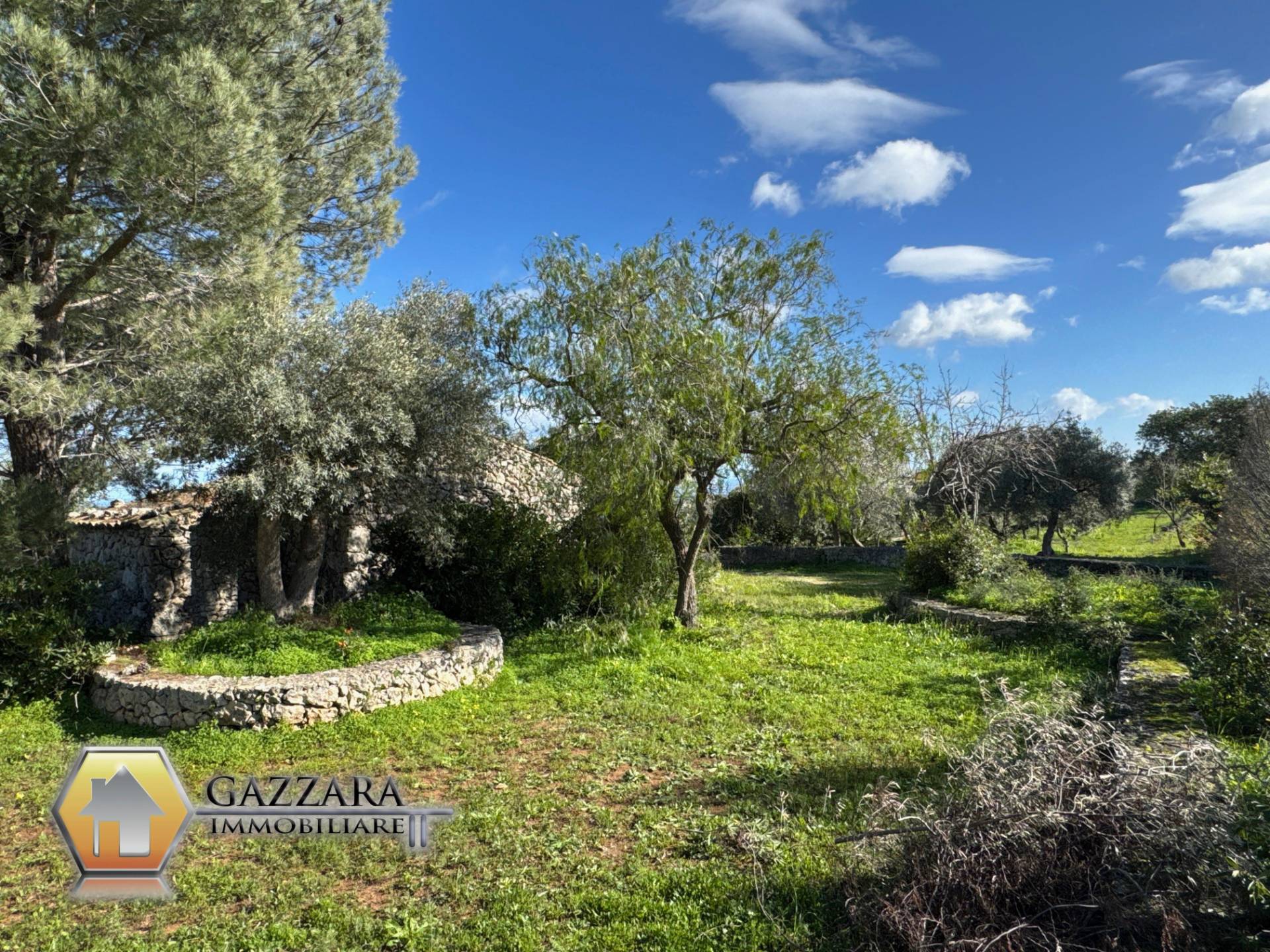 Rustico con terreno in vendita a Canicattini Bagni, C.da Garofalo