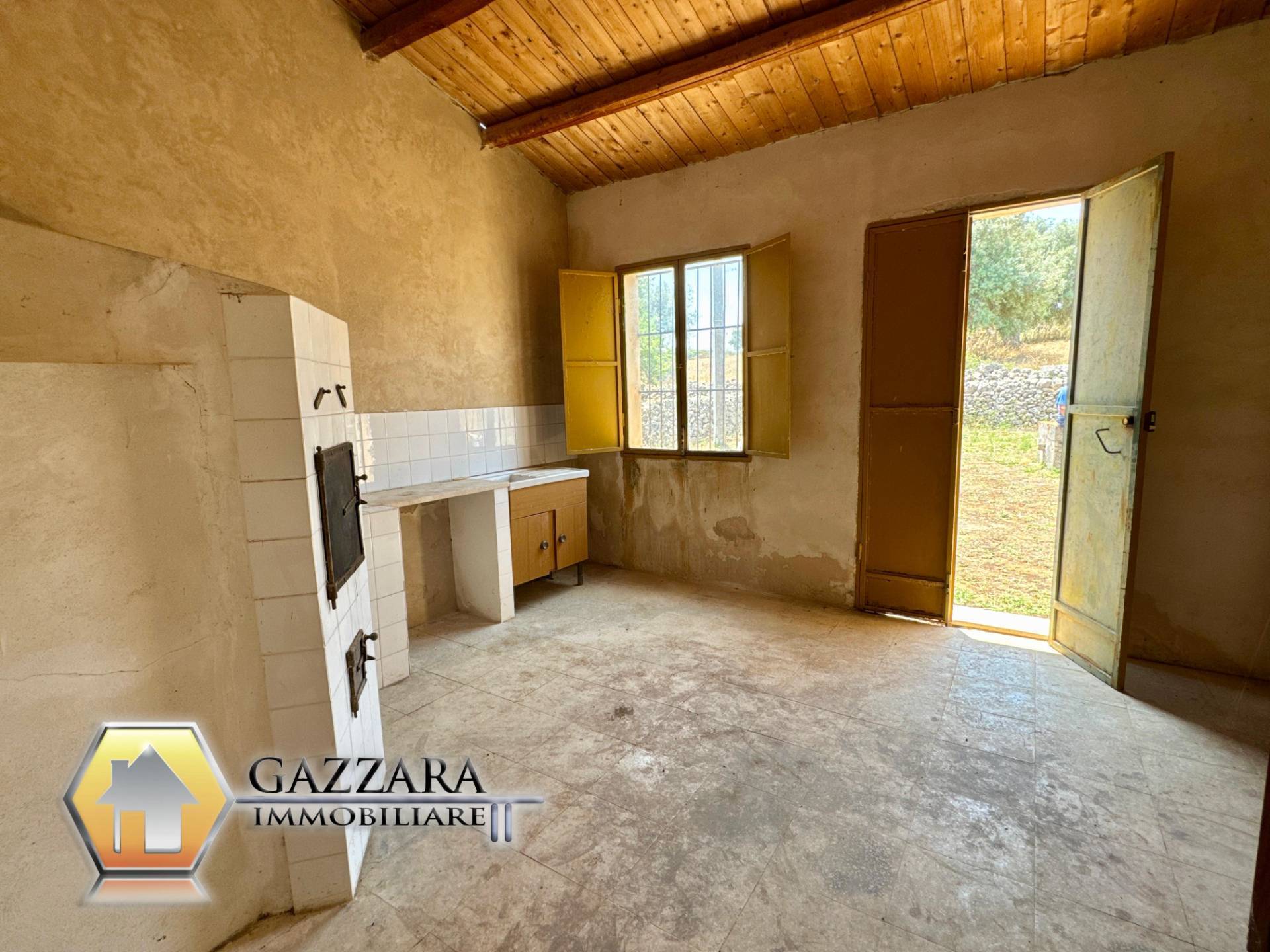 Rustico con terreno in vendita a Noto, C.da Cava Secca