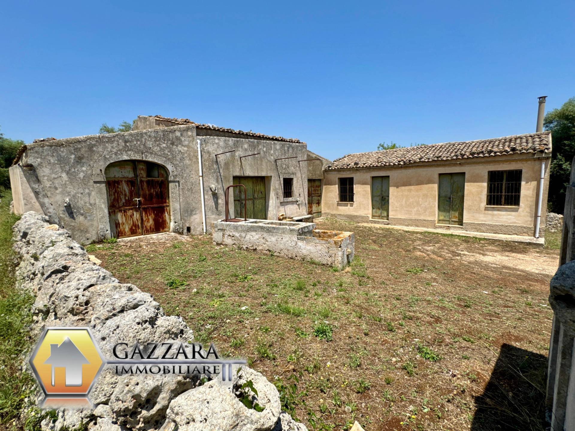 Rustico con terreno in vendita a Noto, C.da Cava Secca