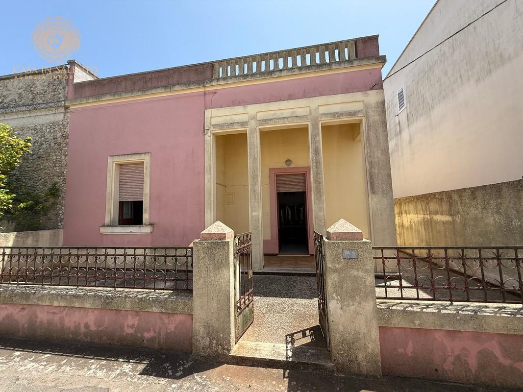 Casa indipendente con giardino a Gagliano del Capo