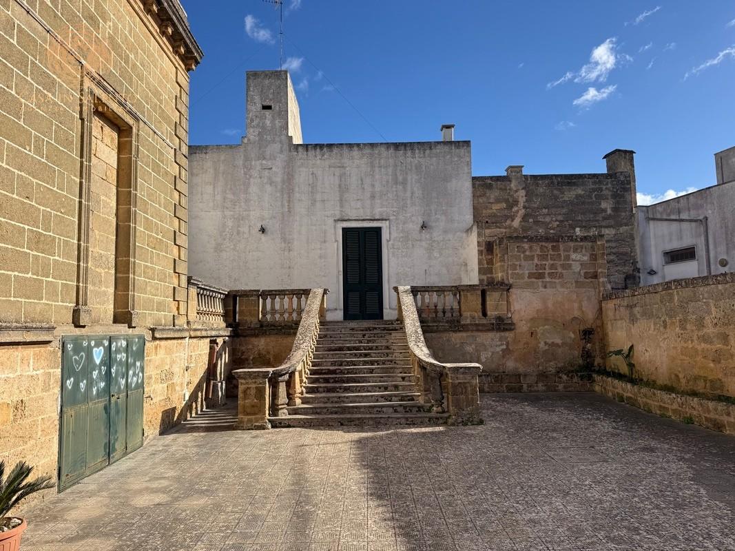 Stabile/Palazzo con giardino a Castrignano del Capo