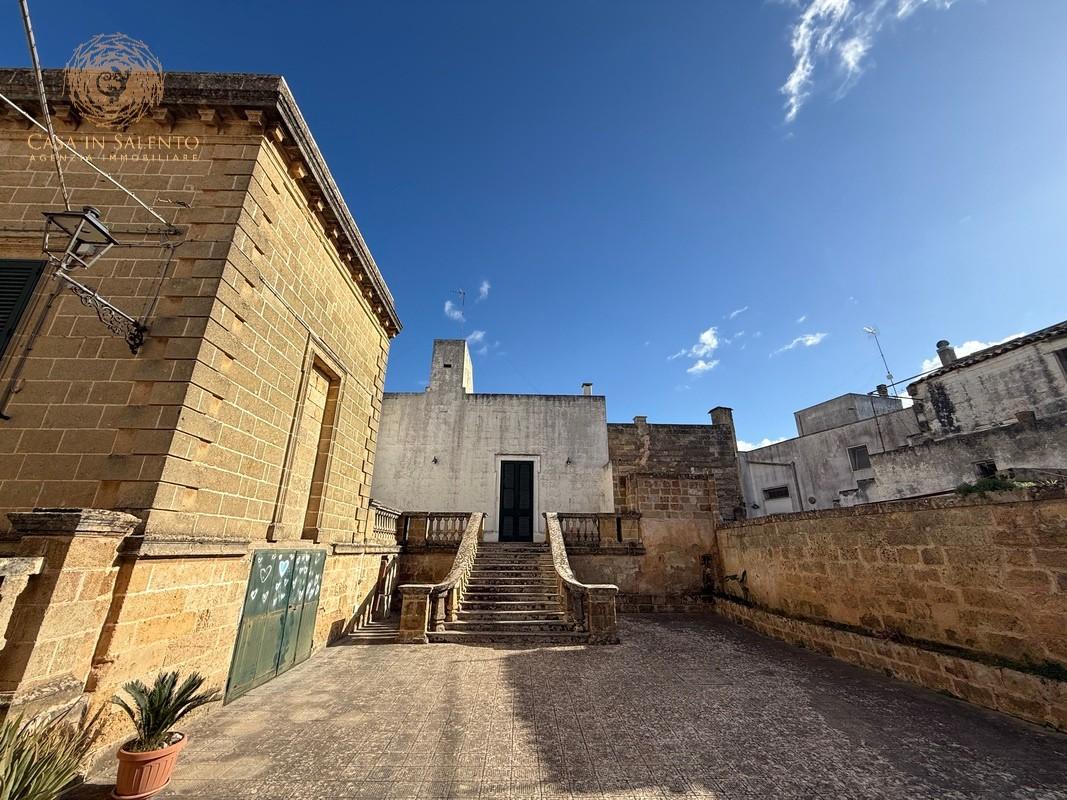 Stabile/Palazzo con giardino a Castrignano del Capo