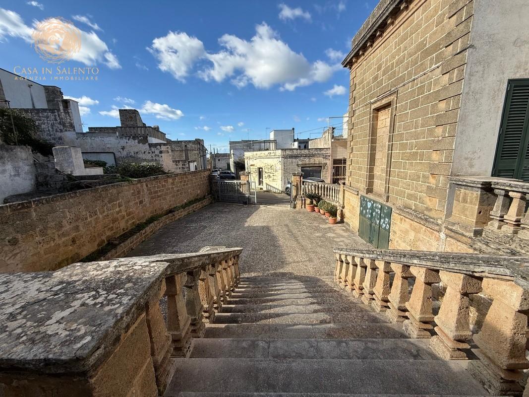 Stabile/Palazzo con giardino a Castrignano del Capo