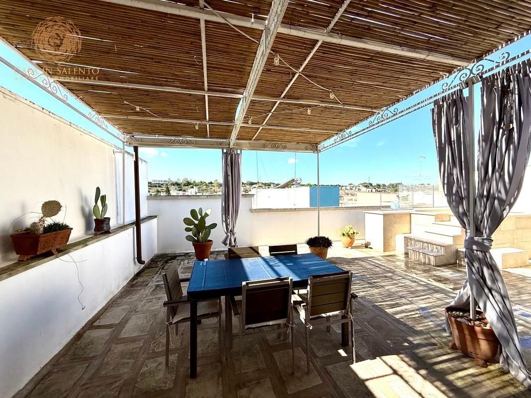 Casa indipendente con terrazzi a Alessano
