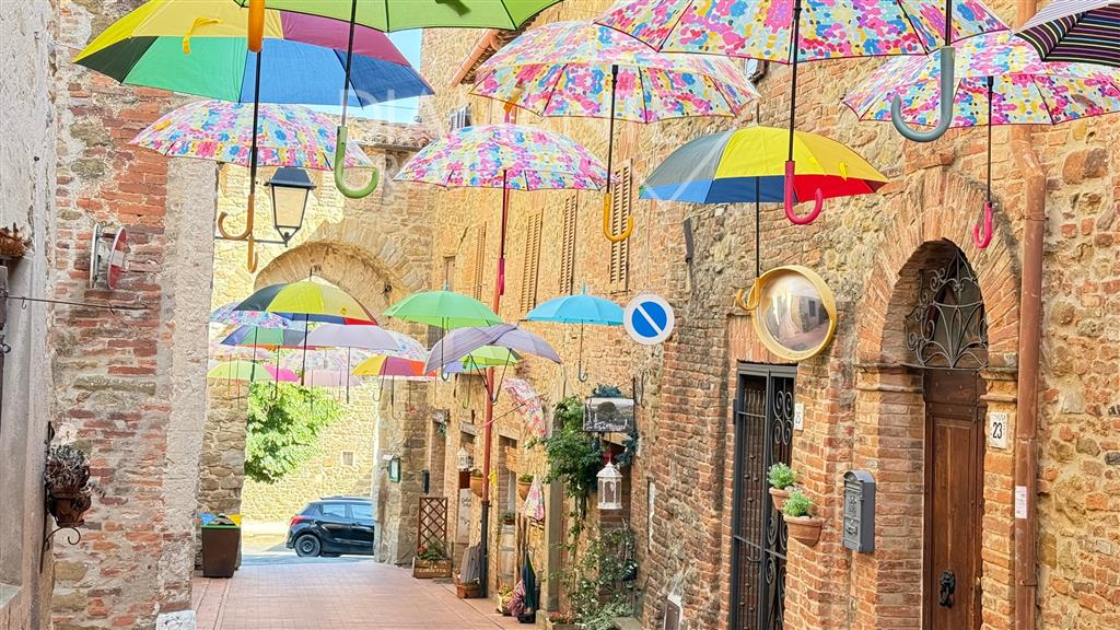 Appartamento da ristrutturare a Paciano