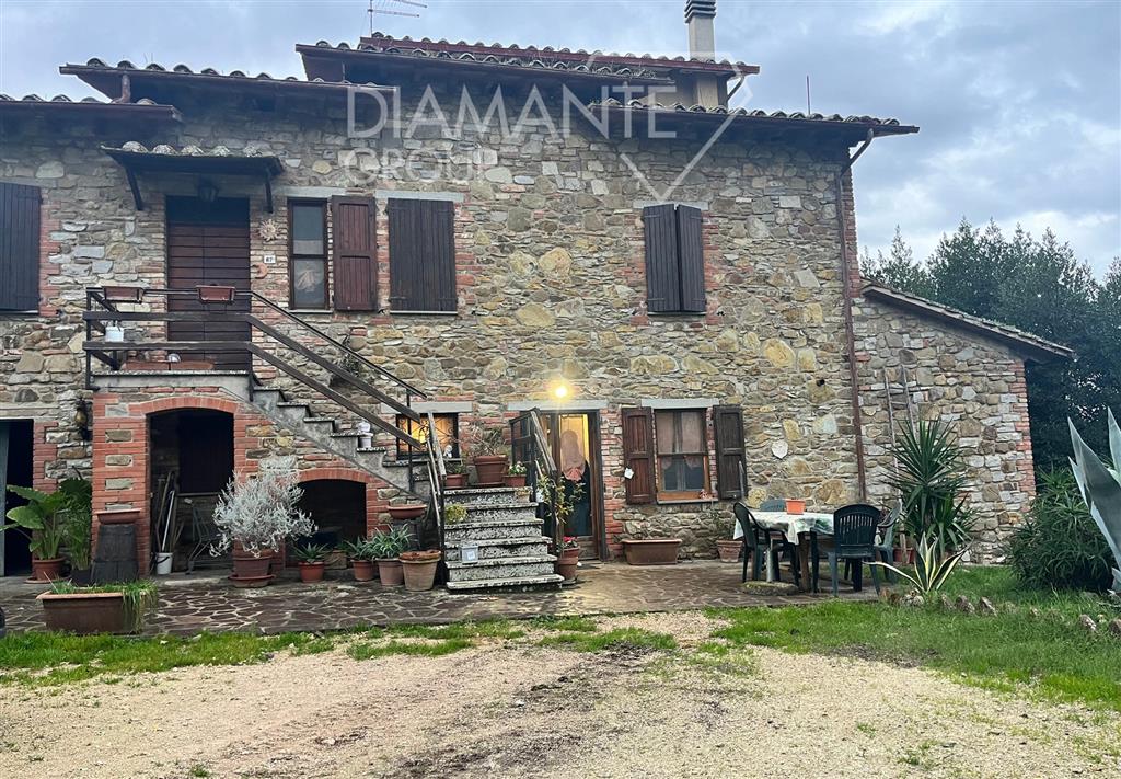 Casa indipendente con giardino a Paciano