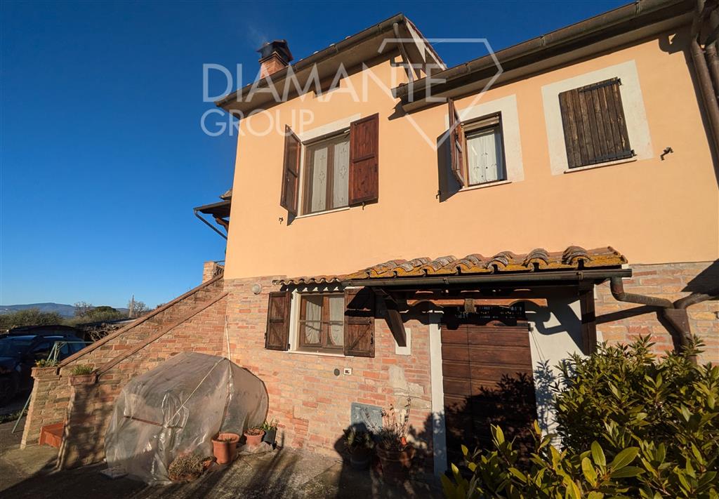 Casa indipendente con giardino in piana, Castiglione del Lago