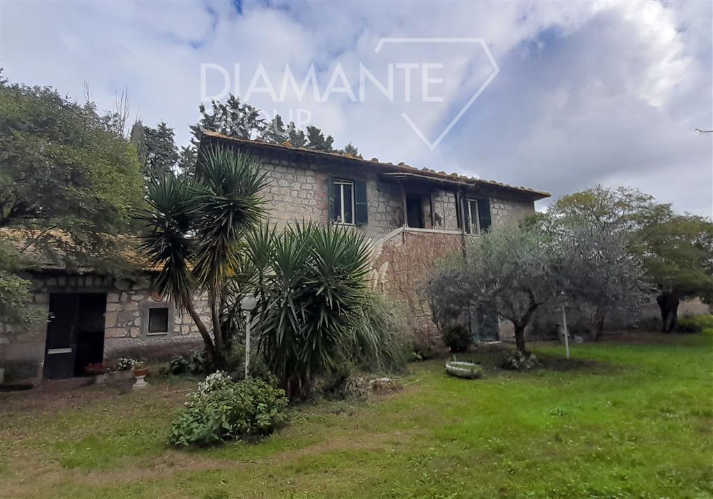 Rustico con giardino a Pitigliano