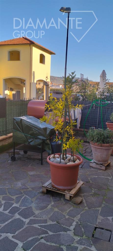 Appartamento con giardino, Cortona loc. vallone