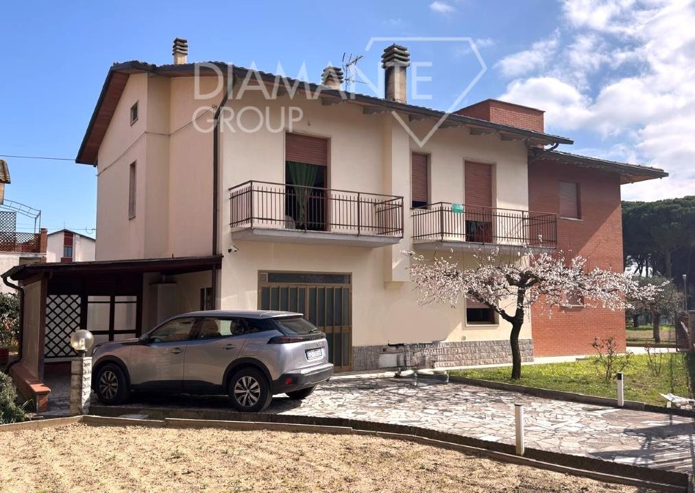 Casa indipendente con giardino a Castiglione del Lago