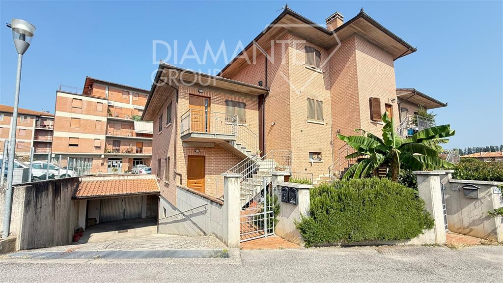 Appartamento con terrazzo a Castiglione del Lago