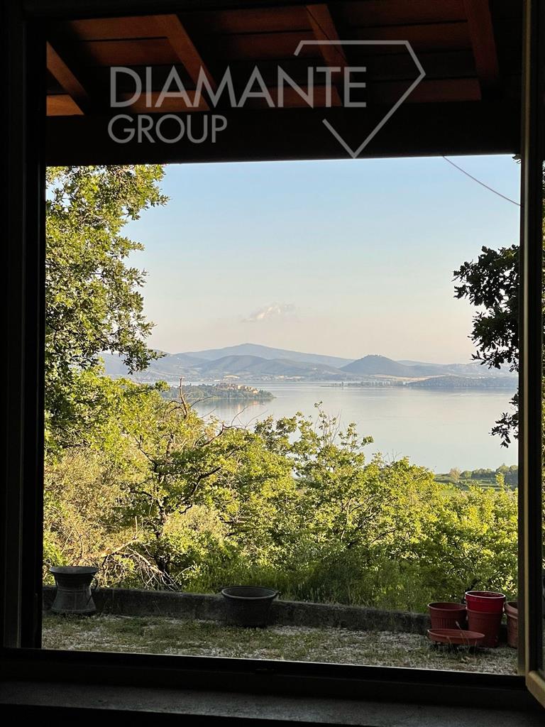 Villa con giardino a Passignano sul Trasimeno