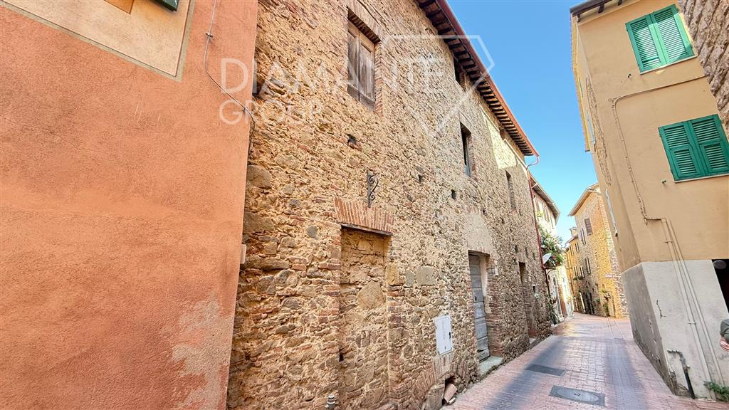 Appartamento da ristrutturare a Paciano