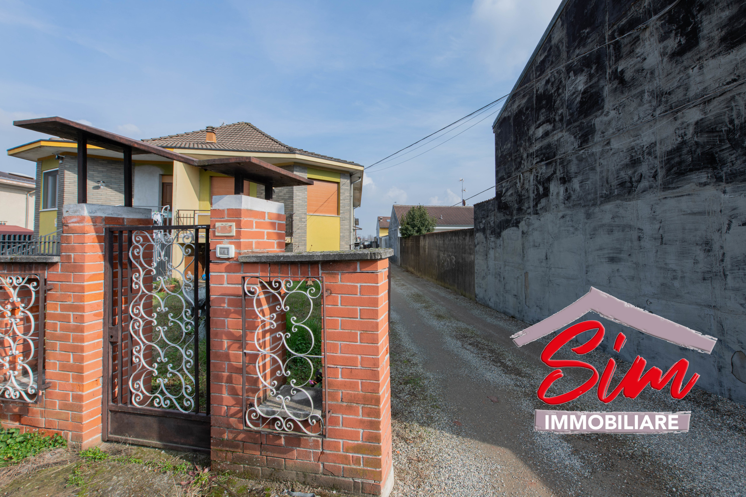 Casa indipendente con giardino in via muratori lumellogno snc, Novara