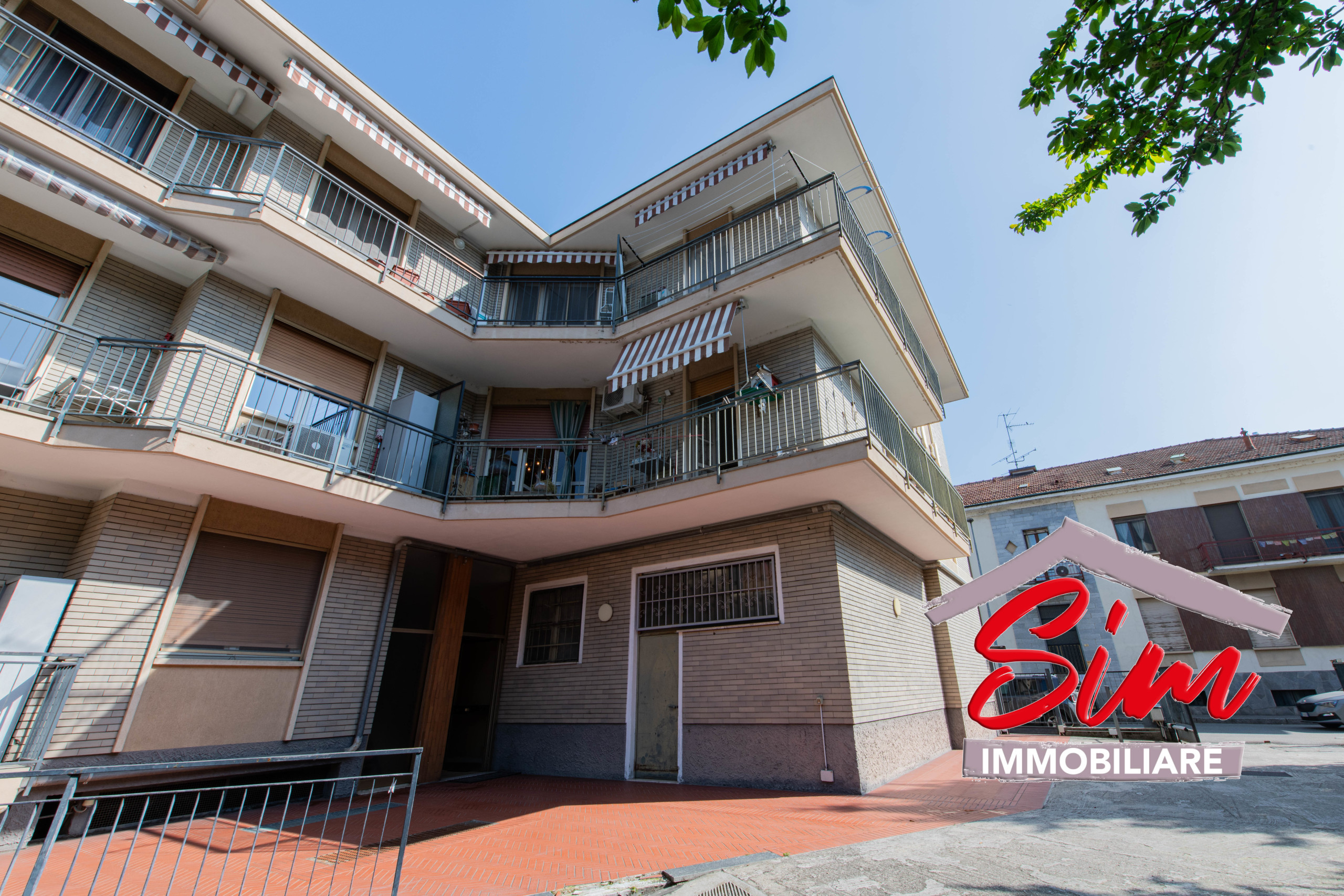 Trilocale con terrazzo in via edmondo de amicis sn, Novara