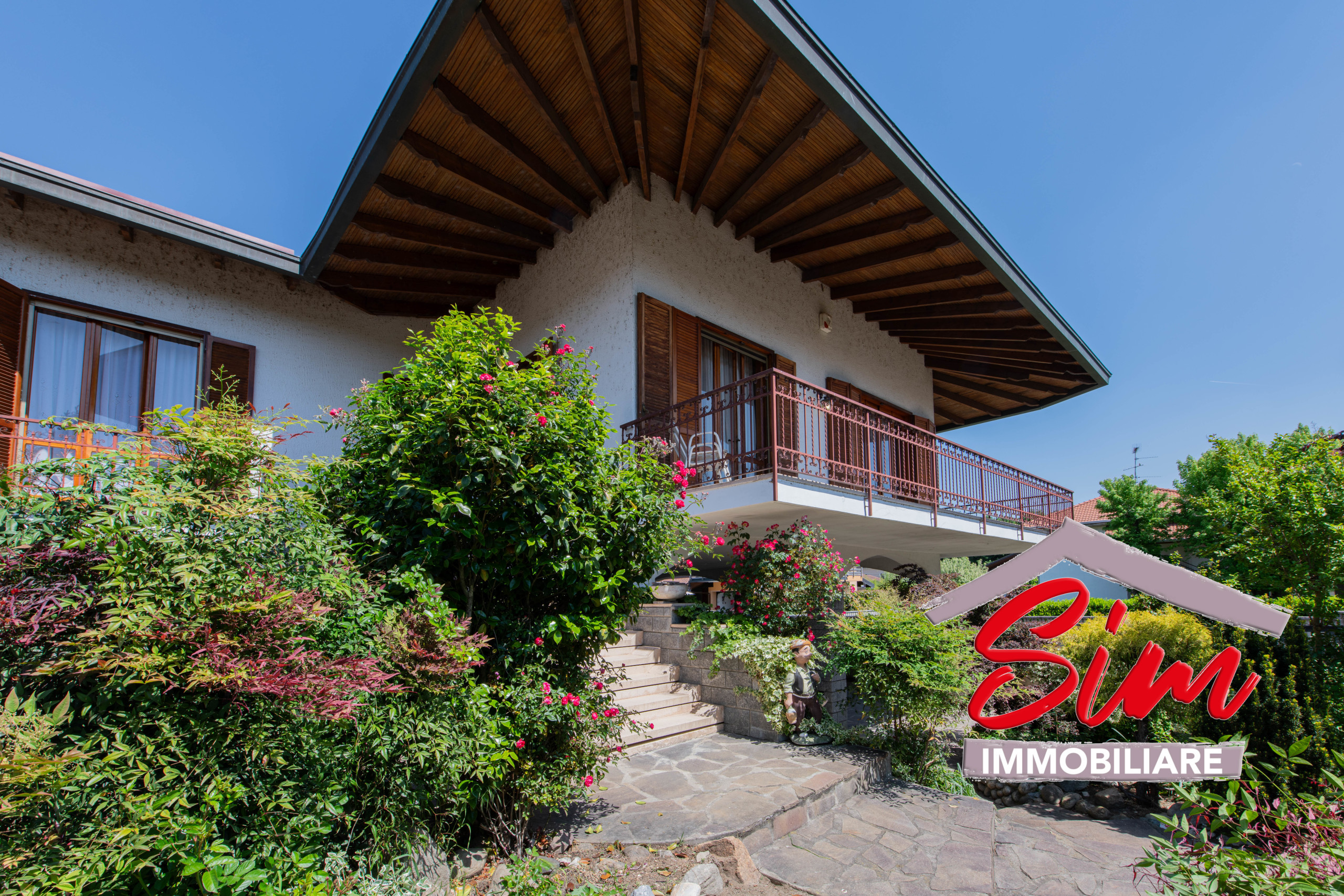 Villa con giardino in via umberto i 46, Casaleggio Novara